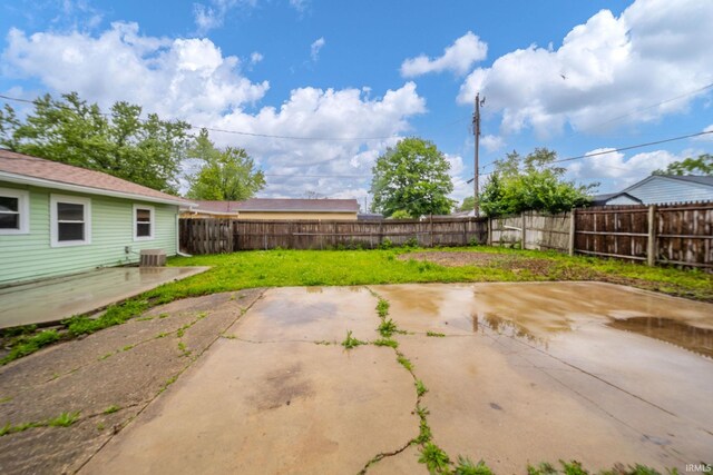 2726 Apache Dr, Anderson, IN 46012 - view of yard featuring a patio area