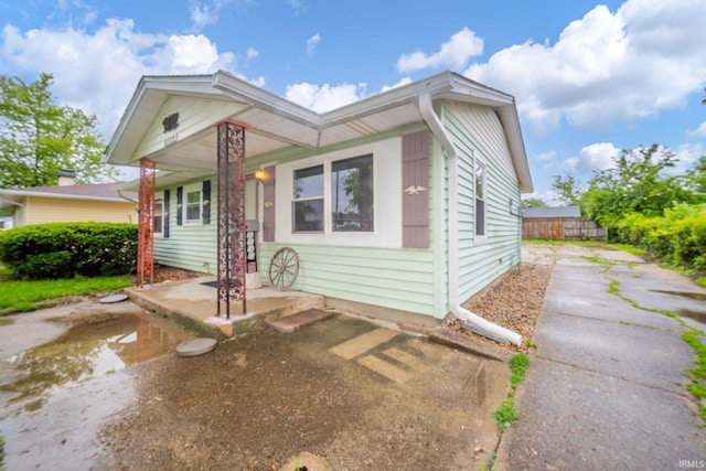 2726 Apache Dr, Anderson, IN 46012 - view of front of home