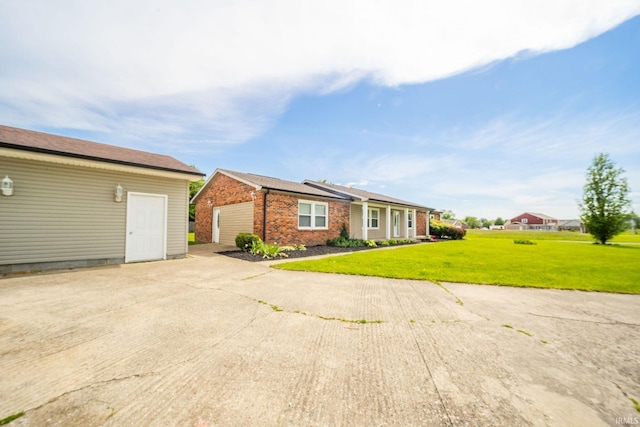 6863 W Jennifer Ct, Greenfield, IN 46140 - single story home featuring a front yard and brick siding
