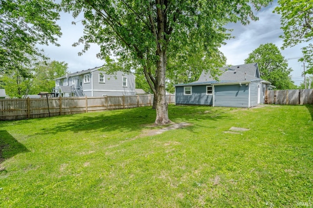 355 Blinn Ave, Frankfort, IN 46041 - view of yard