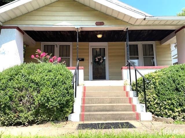 2725 Marion Ave, Evansville, IN 47712 - entrance to property featuring covered porch