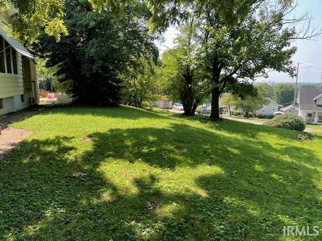 2725 Marion Ave, Evansville, IN 47712 - view of grassy yard