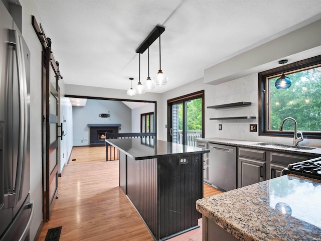 9826 Flag Stone Pl, Fort Wayne, IN 46804 - kitchen featuring stainless steel appliances, a sink, a center island, and light wood-type flooring