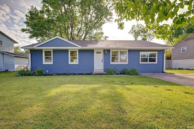 3231 N Kingsley Dr, Bloomington, IN 47404 - ranch-style home with a front lawn