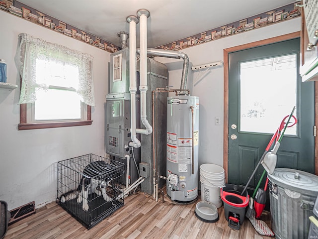 210 S E St, Oakland City, IN 47633 - utilities featuring water heater