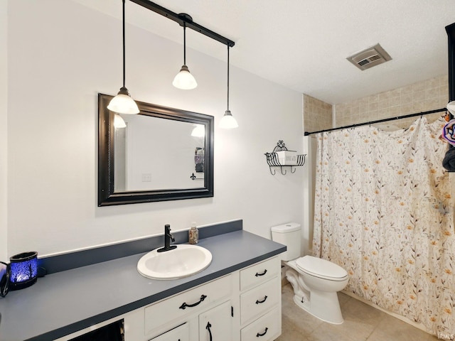 5200 N Leslie Dr, Muncie, IN 47304 - full bathroom featuring toilet, vanity, tile patterned flooring, and a shower with curtain