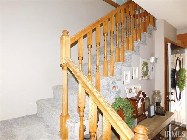 225 N Parker Ave, Albany, IN 47320 - view of stairway