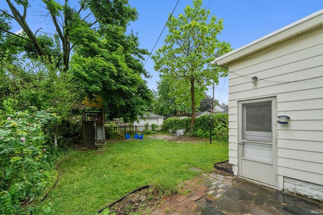 214 Tonti St, South Bend, IN 46617 - view of yard