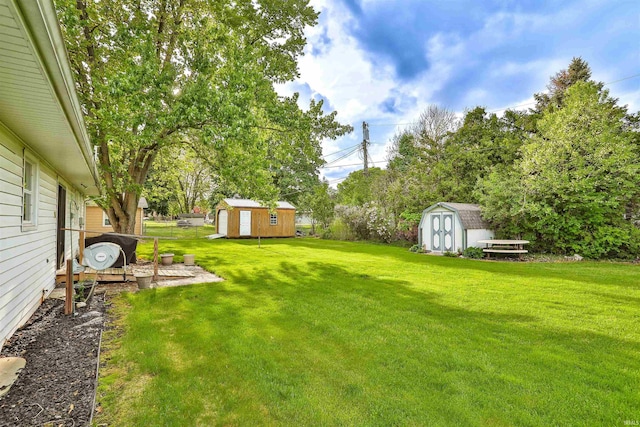 1402 Tanager Dr, Warsaw, IN 46580 - view of yard