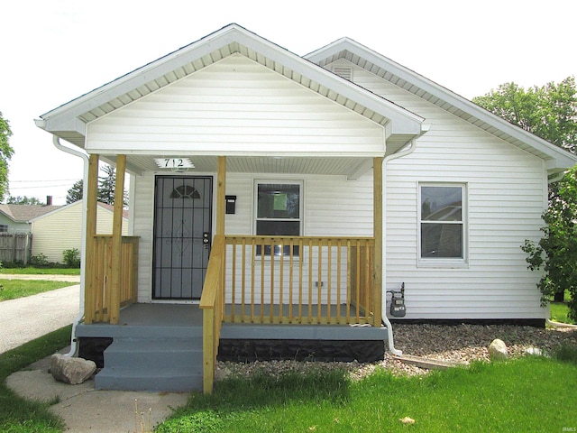 712 Hubbard St, Mishawaka, IN 46544 - view of front facade featuring covered porch