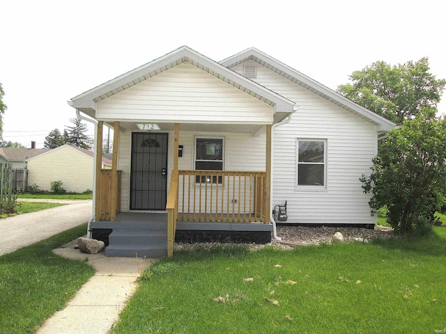 712 Hubbard St, Mishawaka, IN 46544 - view of front of property featuring a porch and a front lawn