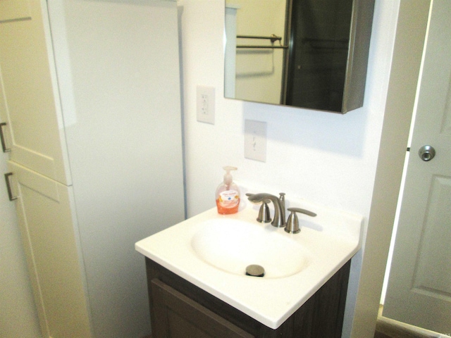 712 Hubbard St, Mishawaka, IN 46544 - bathroom featuring vanity