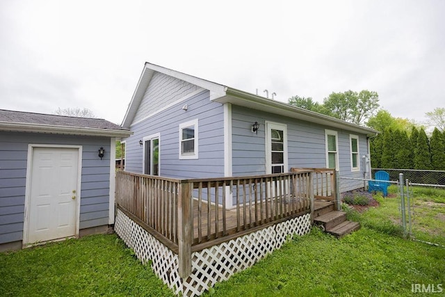 509 N Mckenzie St, Muncie, IN 47304 - rear view of house with a wooden deck