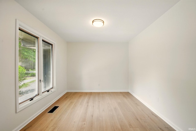 4605 Merriam Park Dr, Fort Wayne, IN 46816 - empty room with light wood-style floors and baseboards