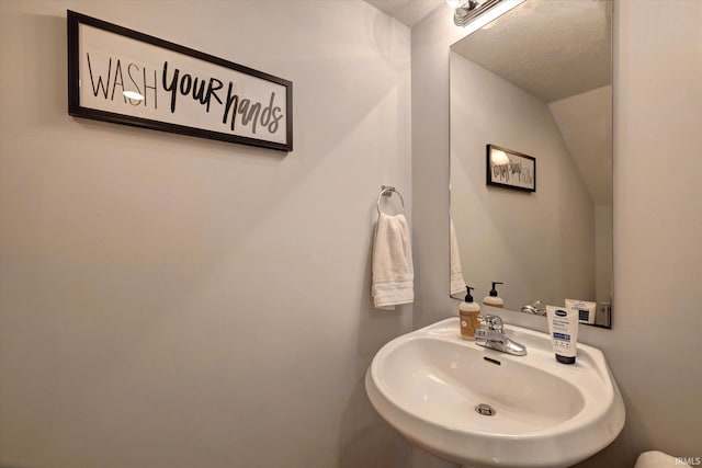 3491 S Oaklawn Cir, Bloomington, IN 47401 - bathroom featuring a sink