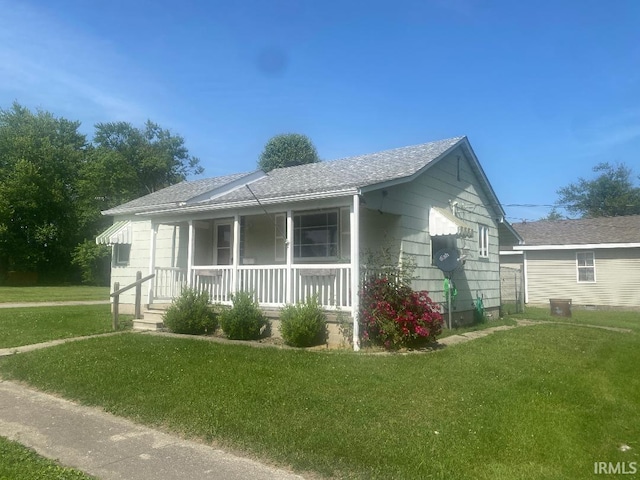 589 2nd St NW, Linton, IN 47441 - bungalow with a porch, a front yard, and a shingled roof