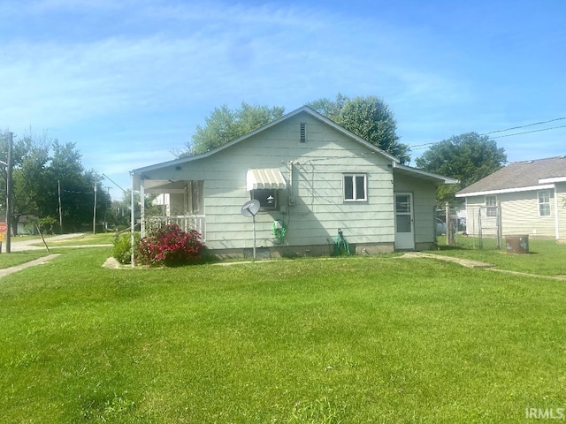 589 2nd St NW, Linton, IN 47441 - view of side of home featuring a lawn