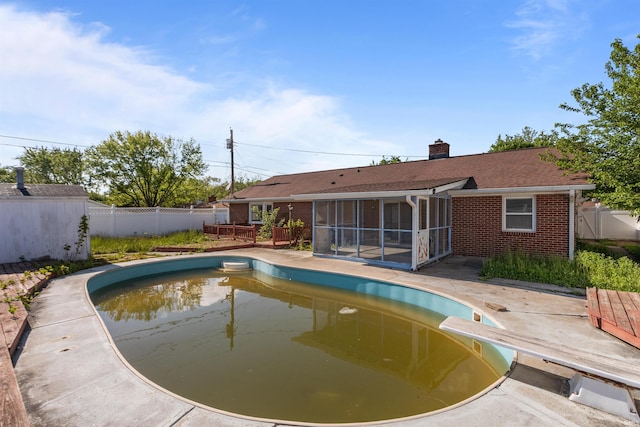 1725 W Saxon Dr, Marion, IN 46952 - view of pool with a sunroom, a fenced backyard, and a diving board