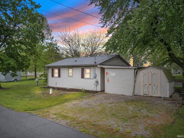 96 Ems B61I Ln, Warsaw, IN 46582 - single story home with a yard and metal roof