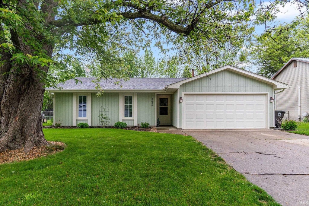 2626 Repton Dr, Fort Wayne, IN 46815 - ranch-style house featuring driveway, an attached garage, and a front lawn
