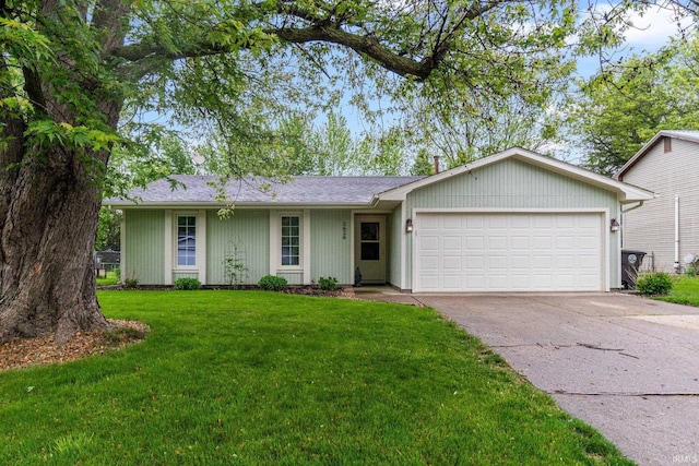 2626 Repton Dr, Fort Wayne, IN 46815 - ranch-style house featuring driveway, an attached garage, and a front lawn
