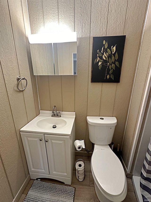402 Sheridan St, Loogootee, IN 47553 - bathroom with vanity, toilet, and curtained shower