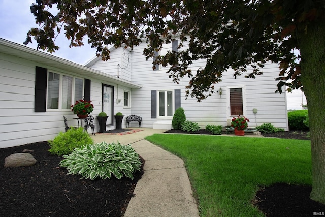 6064 E 300 N, Union City, IN 47390 - view of grassy yard