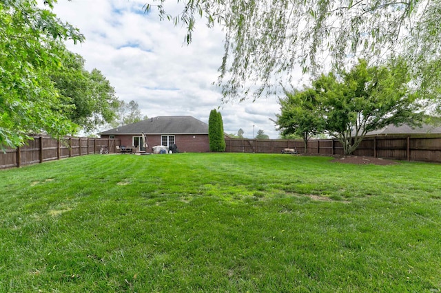1444 Field Crest Ln, Jasper, IN 47546 - view of yard