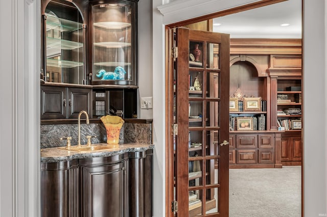 2314 Turnberry Ln, Fort Wayne, IN 46814 - indoor wet bar with carpet and backsplash