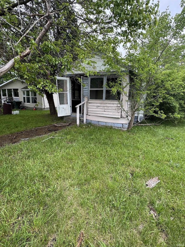 900 N Elgin St, Muncie, IN 47303 - view of front of house featuring a front yard