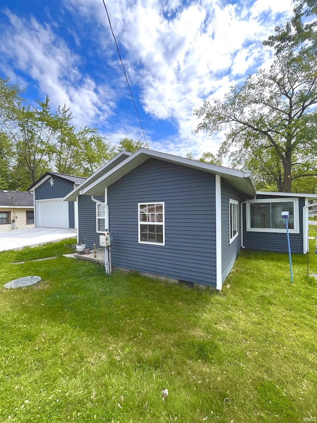 34 Ems B59 Ln, Warsaw, IN 46582 - view of side of home featuring a garage, a yard, and concrete driveway