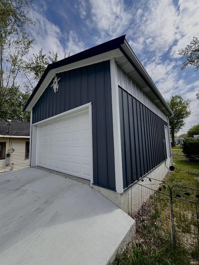 34 Ems B59 Ln, Warsaw, IN 46582 - view of garage