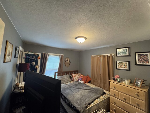 134 E Emerald St, Elkhart, IN 46514 - bedroom with a textured ceiling