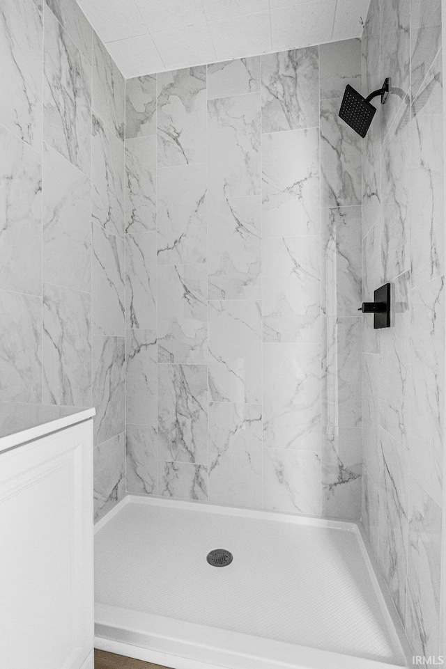 110 N Sheridan St, Kendallville, IN 46755 - bathroom with a marble finish shower