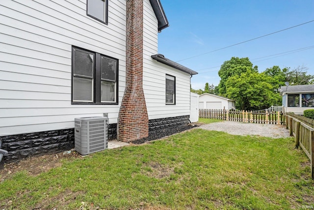 110 N Sheridan St, Kendallville, IN 46755 - view of yard featuring central AC