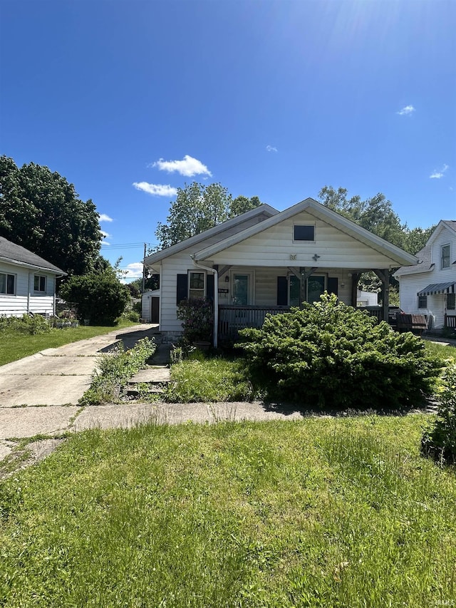 839 E 5th St, Mishawaka, IN 46544 - bungalow-style home featuring driveway and a porch