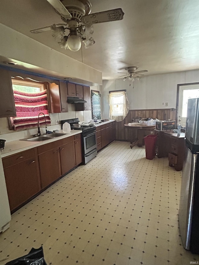 839 E 5th St, Mishawaka, IN 46544 - kitchen with stainless steel appliances, a sink, a ceiling fan, under cabinet range hood, and wainscoting