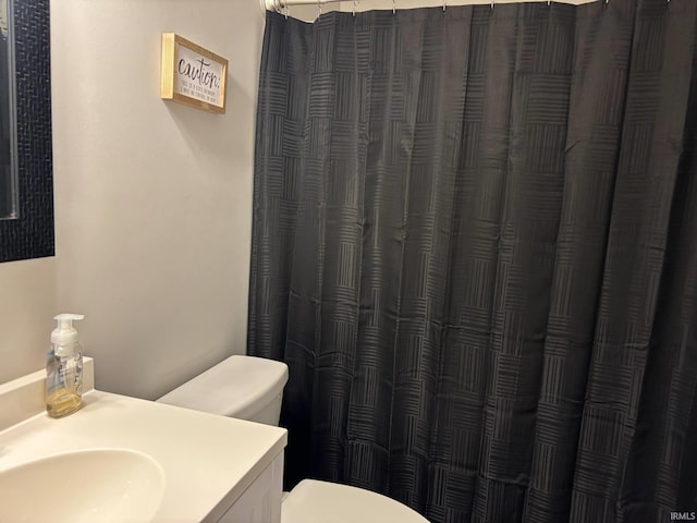 1264 W Greenbriar Dr, Washington, IN 47501 - full bath with toilet, vanity, and a shower with curtain