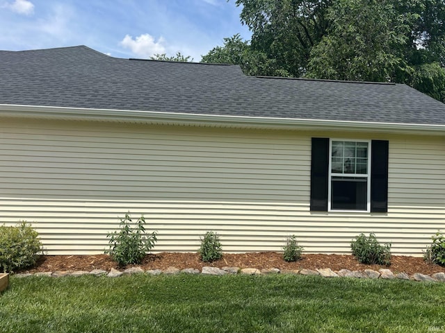 1264 W Greenbriar Dr, Washington, IN 47501 - view of property exterior with roof with shingles and a yard