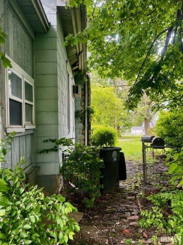 718 E Lewis St, Fort Wayne, IN 46802 - view of yard
