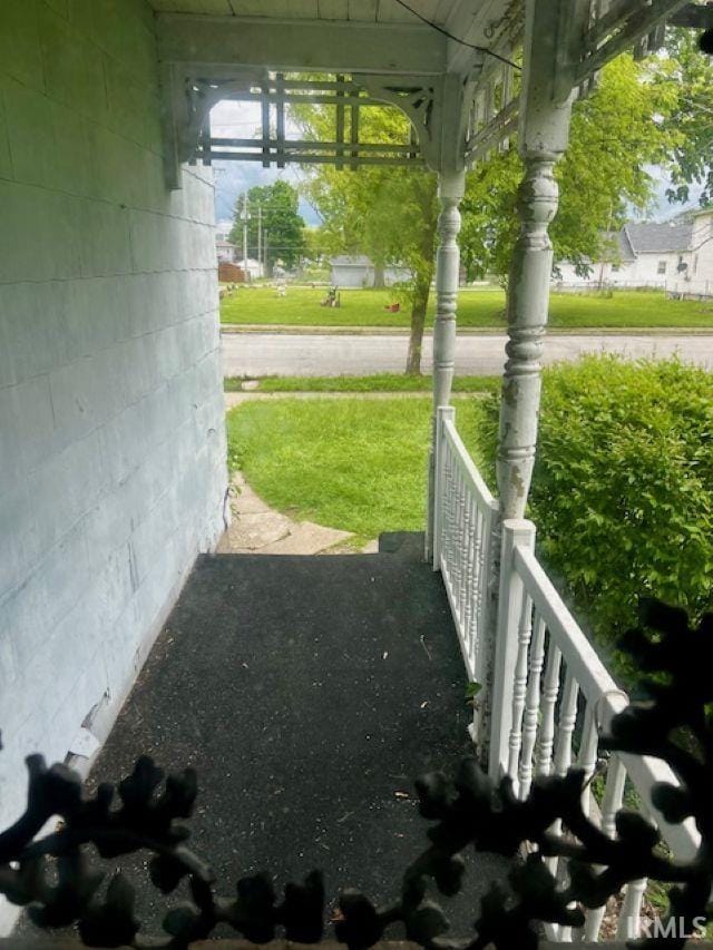 718 E Lewis St, Fort Wayne, IN 46802 - view of grassy yard with covered porch