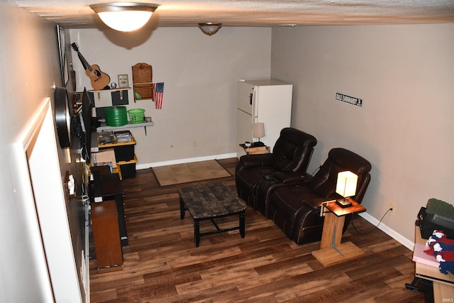 2329 Glenwood Ave, Fort Wayne, IN 46805 - living room featuring wood finished floors and baseboards