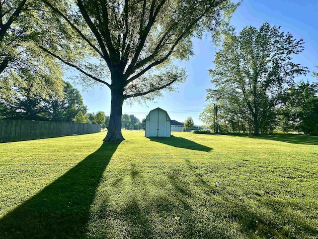 618 N Kluemper Rd, Jasper, IN 47546 - view of yard