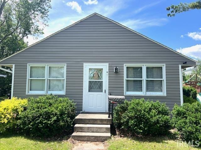1505 S 3rd St, Clinton, IN 47842 - view of bungalow-style home