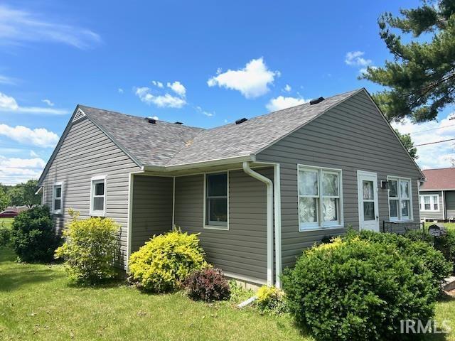 1505 S 3rd St, Clinton, IN 47842 - view of side of home with a lawn and a shingled roof