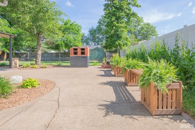 7300 E Blackford Ave, Evansville, IN 47715 - view of home's community with a fenced backyard and a patio area