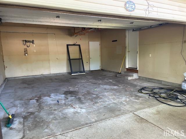 56862 Pomona St, Elkhart, IN 46516 - view of garage