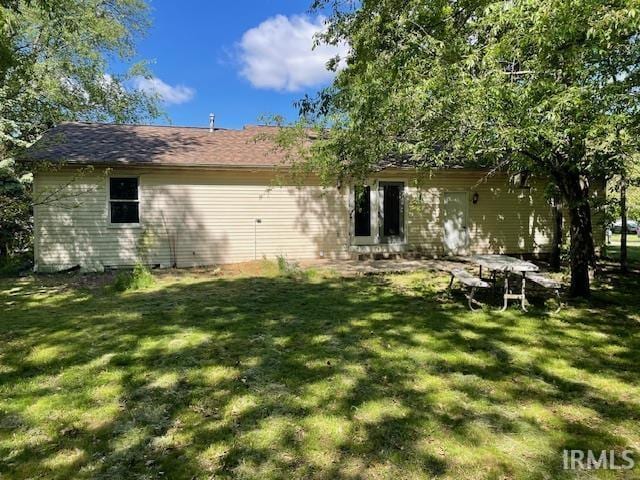 56862 Pomona St, Elkhart, IN 46516 - back of property featuring a yard
