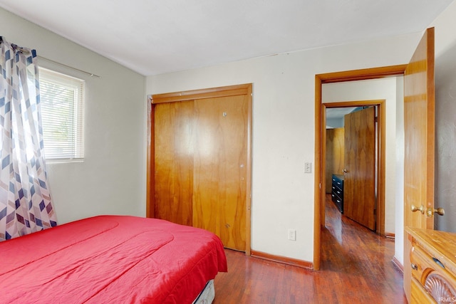 4893 Woodway Dr, Fort Wayne, IN 46835 - bedroom featuring wood finished floors, a closet, and baseboards