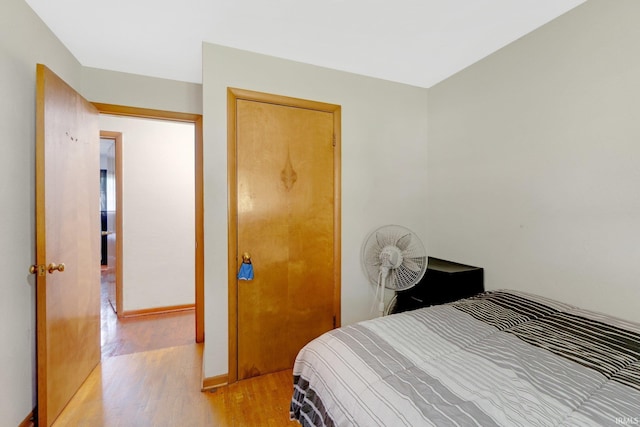 4893 Woodway Dr, Fort Wayne, IN 46835 - bedroom featuring light wood finished floors, baseboards, and a closet